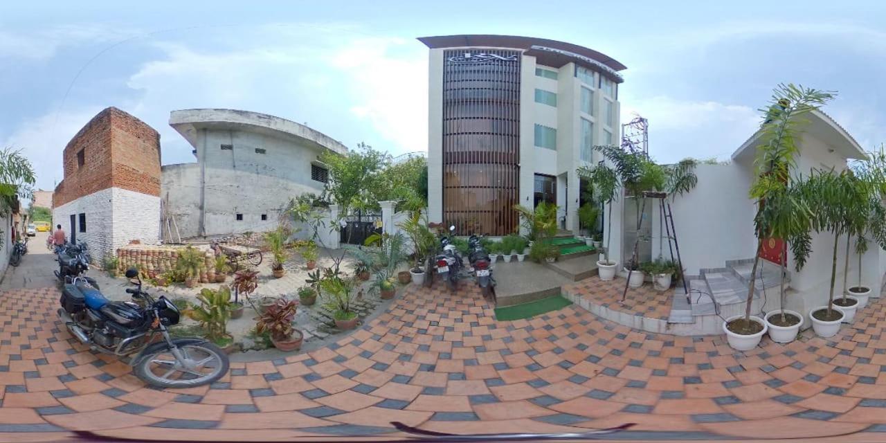 Hotel The Royal Vista Varanasi Eksteriør billede