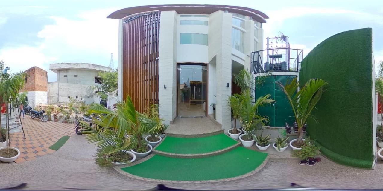 Hotel The Royal Vista Varanasi Eksteriør billede